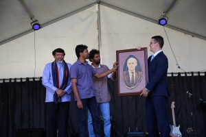 portrait-of-the-australian-pm-using-burnt-wood-technique-being-presented-by-thermal-arts